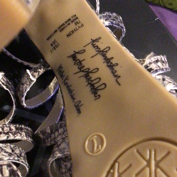 NWT Kardashian Kollection Python Multi 7M - Picture 9 of 13